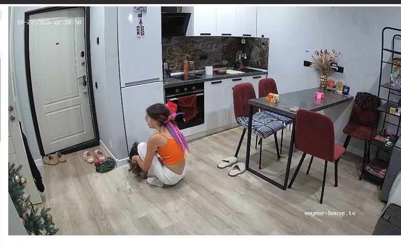 Odtwarzacz Voyeur House TV z kamerą live w kuchni